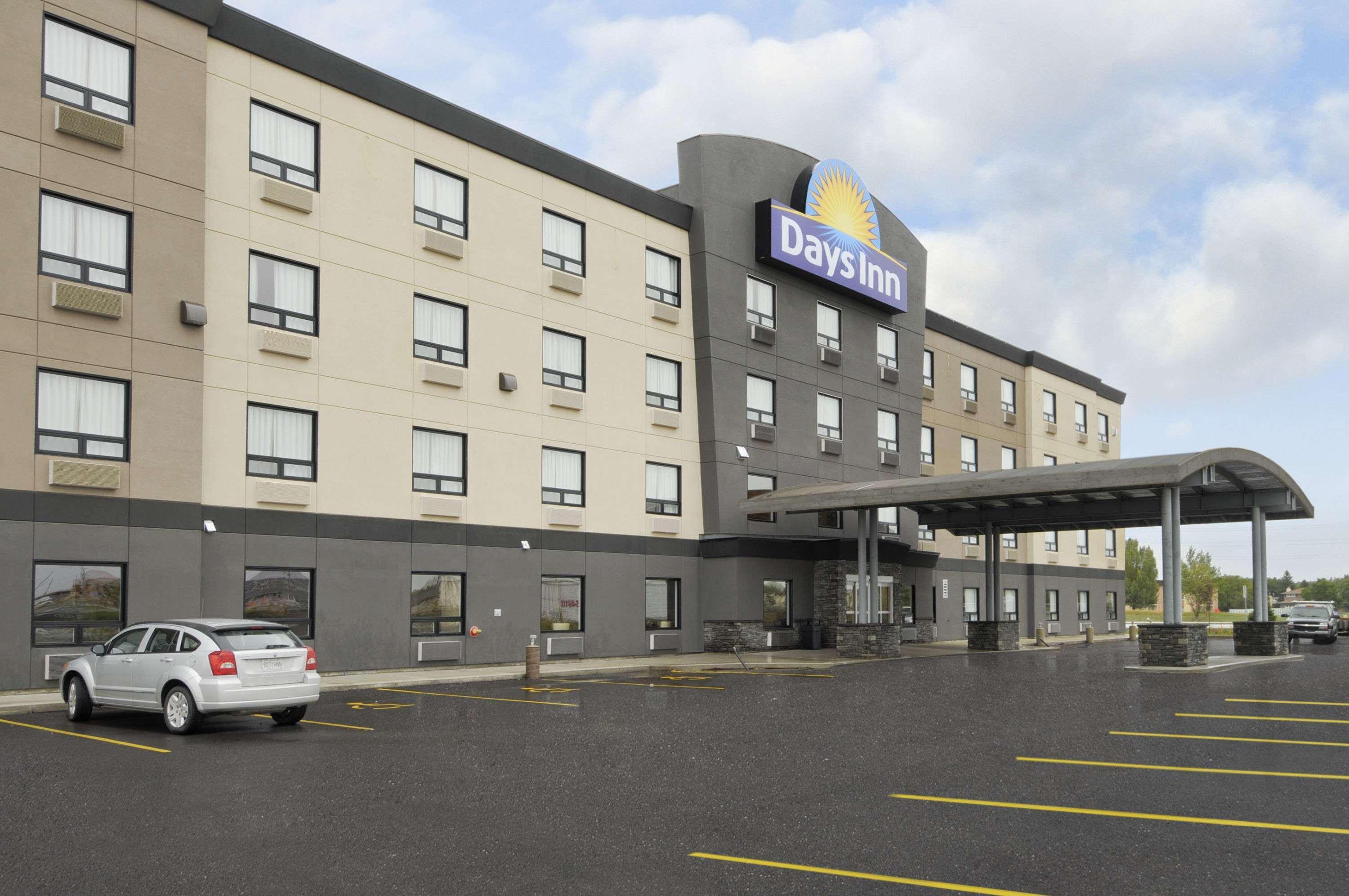 Days Inn By Wyndham Regina Airport West Zewnętrze zdjęcie