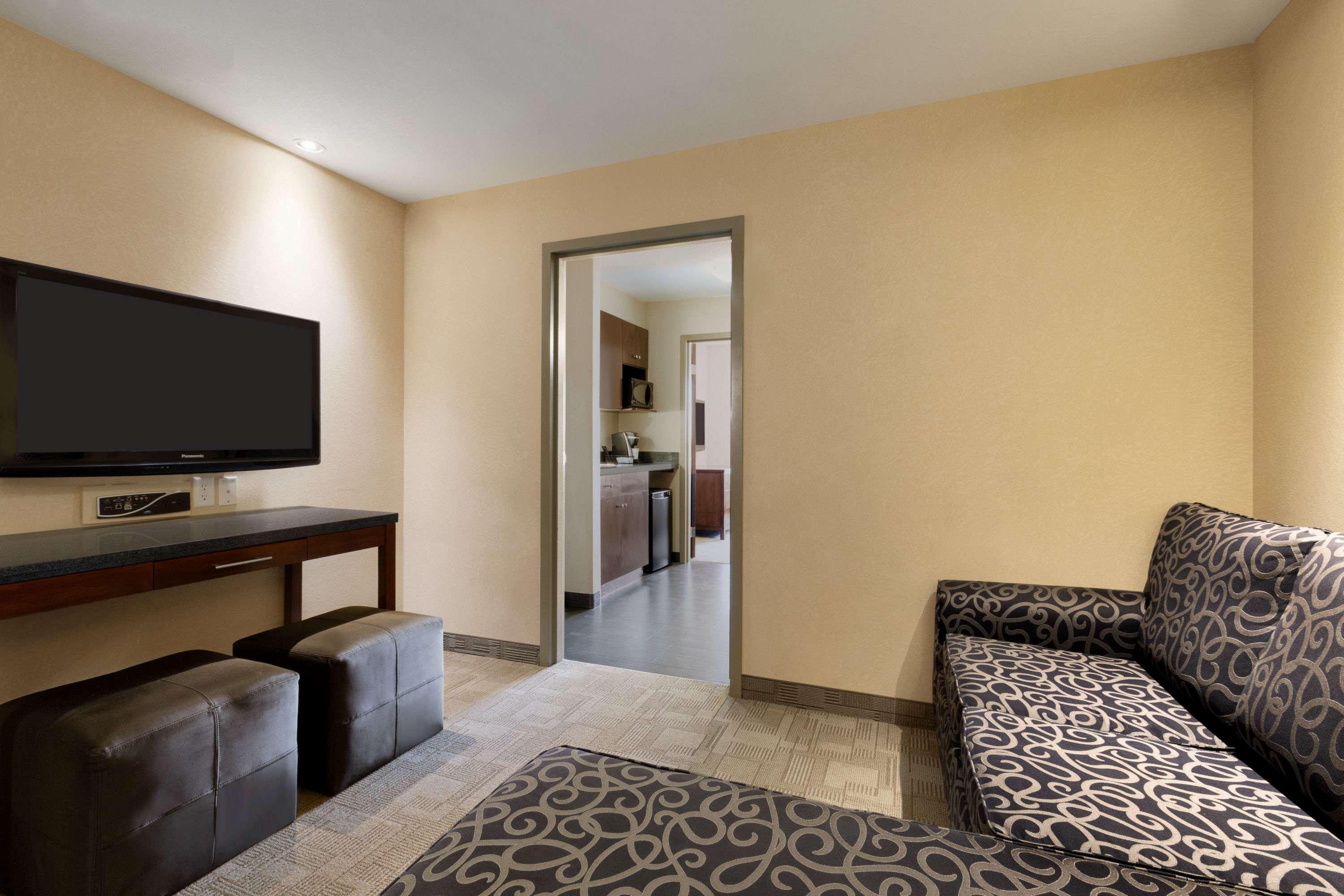 Days Inn By Wyndham Regina Airport West Zewnętrze zdjęcie