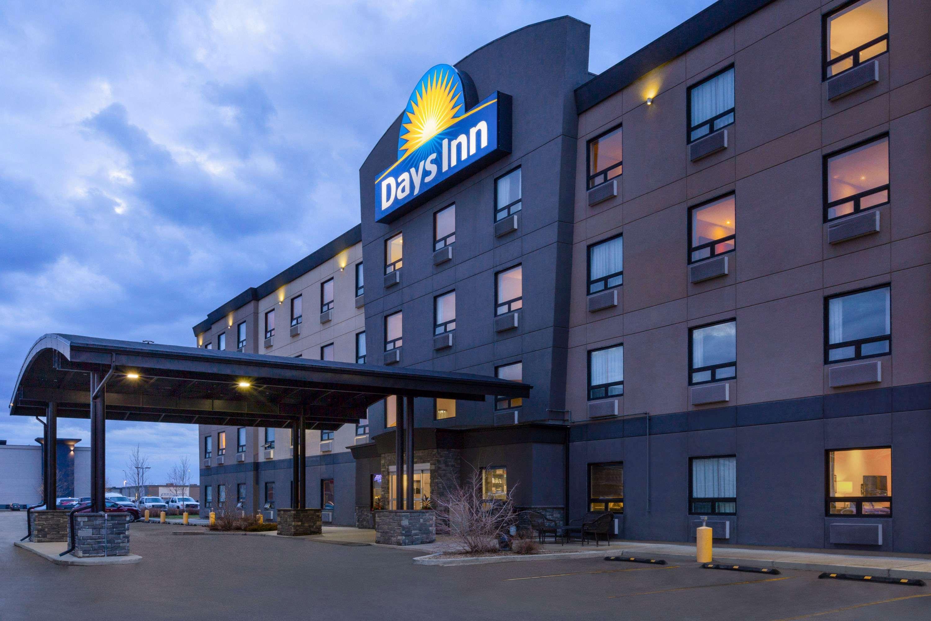 Days Inn By Wyndham Regina Airport West Zewnętrze zdjęcie