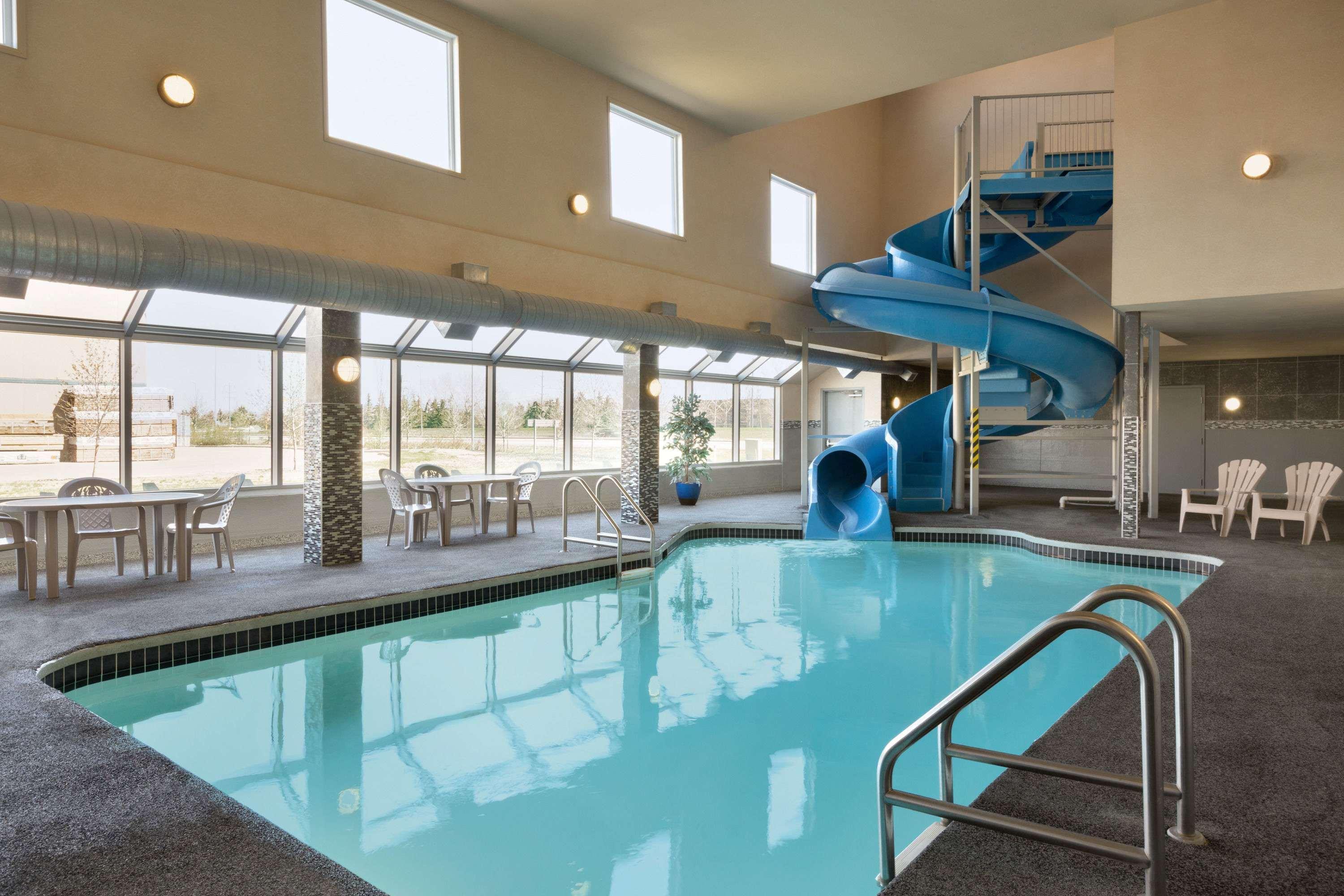 Days Inn By Wyndham Regina Airport West Zewnętrze zdjęcie