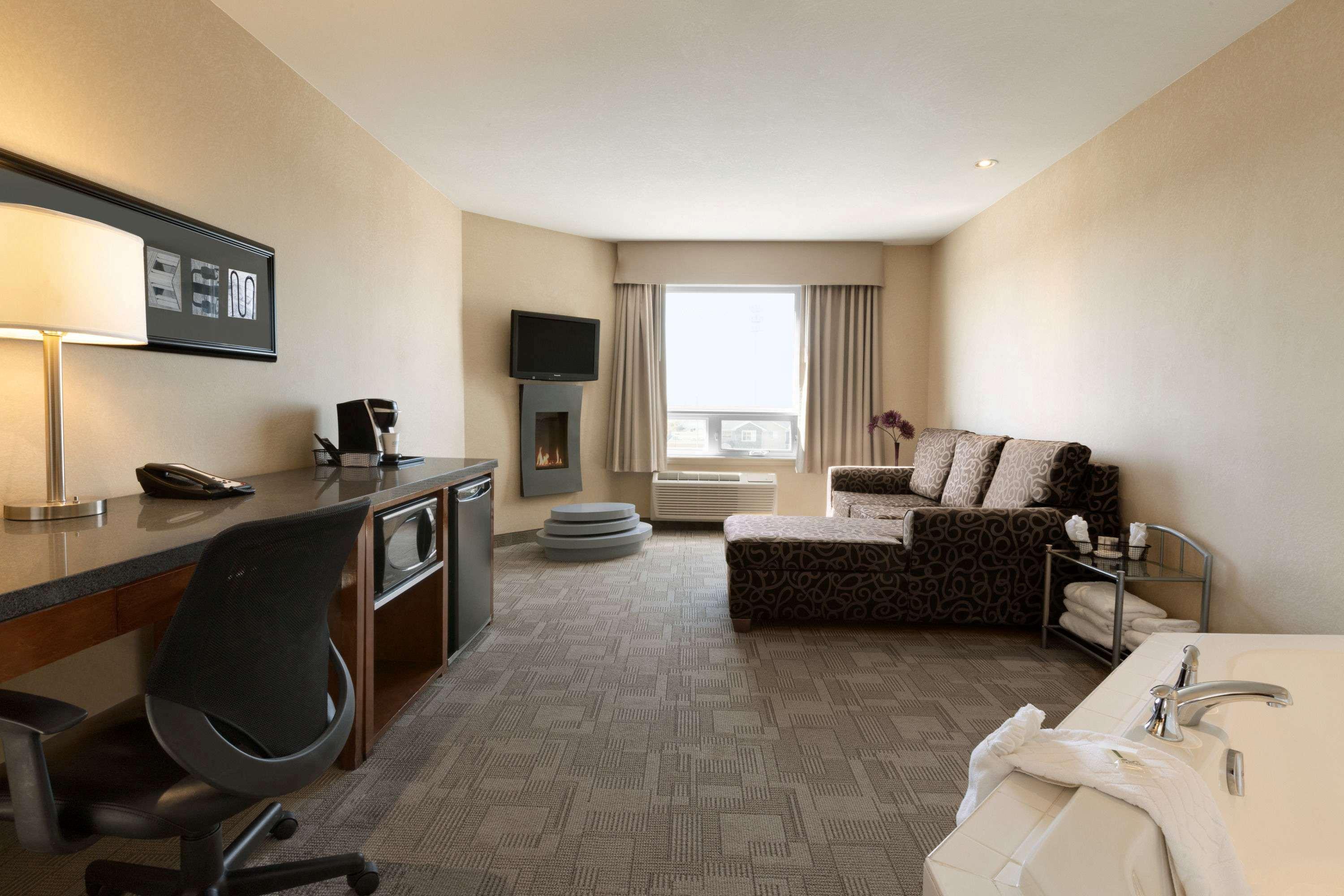 Days Inn By Wyndham Regina Airport West Zewnętrze zdjęcie